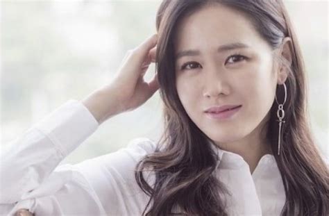 Pesona Son Ye Jin Aktris Cantik Korea Yang Digosipkan Dengan Hyun The