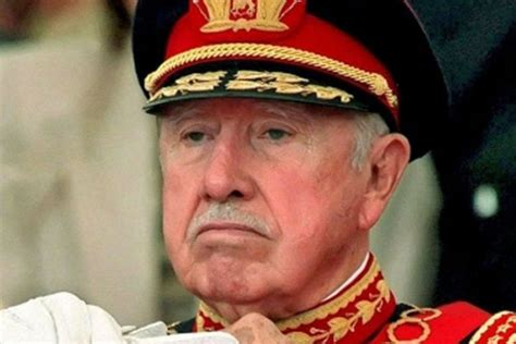 Contra la razon y por la fuerza. Astuto, desconfiado y taimado: publican biografía de Augusto Pinochet - La Tercera