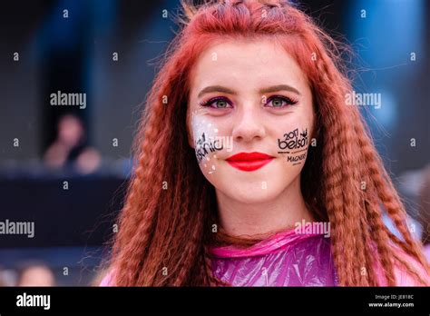 Young Red Haired Irish Girl Hi Res Stock Photography And Images Alamy