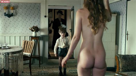 Never Look Away Nude Pics Page 1