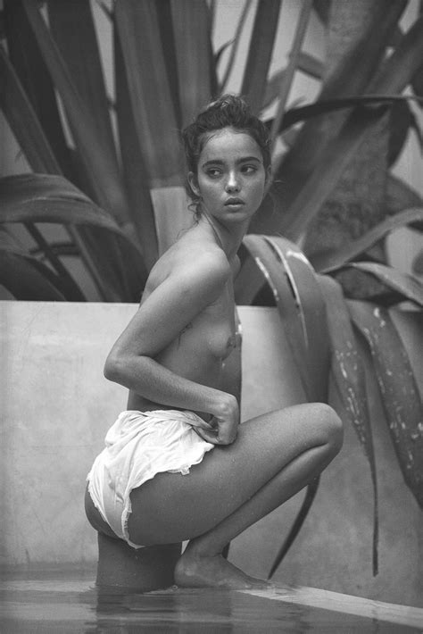 Hk Inka Williams Model Girl Gray Bw Wallpaper Sexiezpicz Web Porn