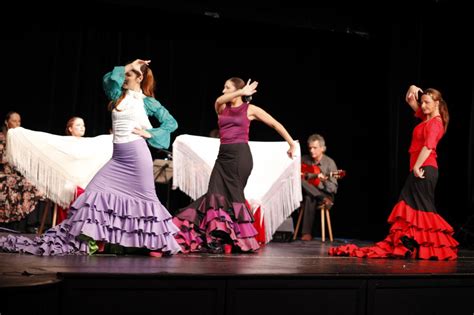 Flamenco Con Manton Flamenco Studio Iris Caracol
