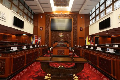 Pada negara yang menganut demokrasi liberal, kekuasaan negara difokuskan pada parlemen. Parlimen Malaysia terdiri daripada Seri Paduka Baginda ...
