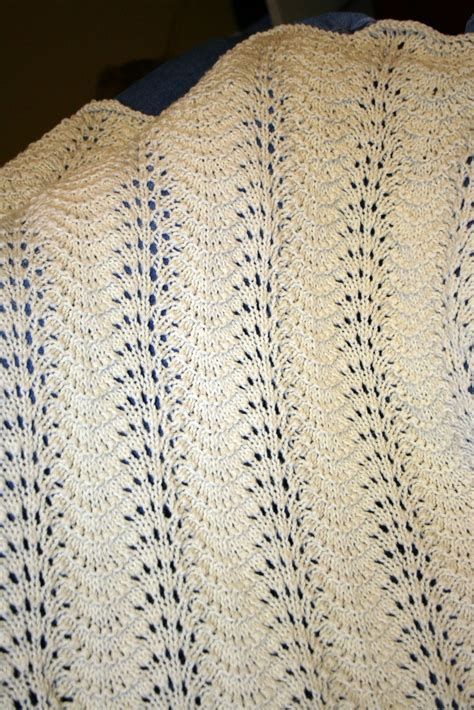 There are free cable blanket knitting patterns here for knitters of all levels, from simple cables and braids for the beginner knitter to intermediate to more advanced patterns featuring celtic. FAN AFGHAN PATTERN - FREE PATTERNS