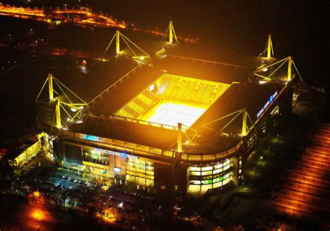 Informationen, details, straßenkarte und fotos: Westfalenstadion at night | Borussia dortmund, Futebol ...