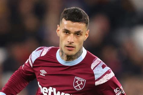 West Ham Striker Could End Up Tied Up In Three Way Chelsea Deal Chelsea News
