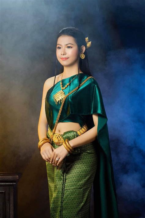 beautiful-girl-wearing-cambodia-ancient-dress-cambodia