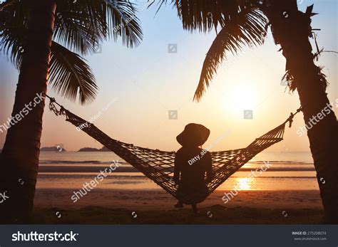 Woman Relaxing Hammock Sunset On Beach Foto De Stock 275208074