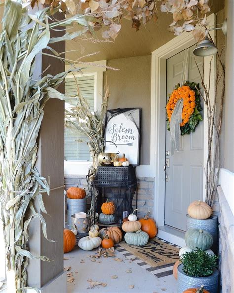 20 Classy Front Porch Halloween Decorations
