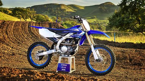 Pour yzf 450 de 2006 à 2009 les bielles prox sont fabriquées à partir d'un alliage très résistant. Novedades en la Yamaha YZF 450 2020 | Moto Verde ...