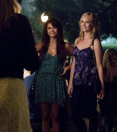 The Vampire Diaries Elena And Carolyn In Season 5 Premiere Photos