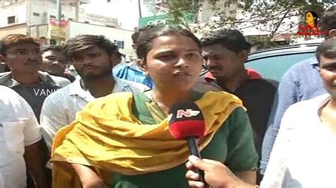 Hyderabad police has detained former tdp minister bhuma akhila priya in an alleged kidnapping case in which three brothers were abducted over a suspected land dispute. Bhuma Akhila Priya Sister Mounika Face To Face | Vanitha ...
