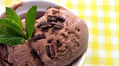 Schokoladeneis ohne Eismaschine | Chocolate Ice Cream - YouTube