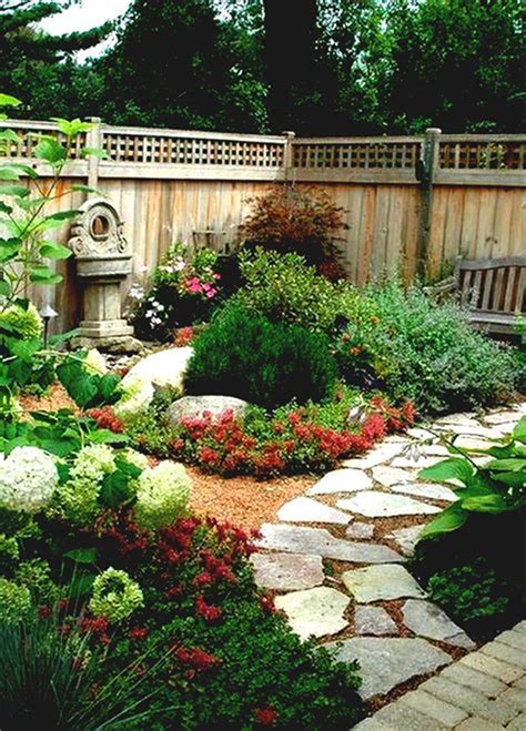 You wll definitely find them interesting. 45 Best and Cheap Simple Front Yard Landscaping Ideas 36 - HomEnthusiastic