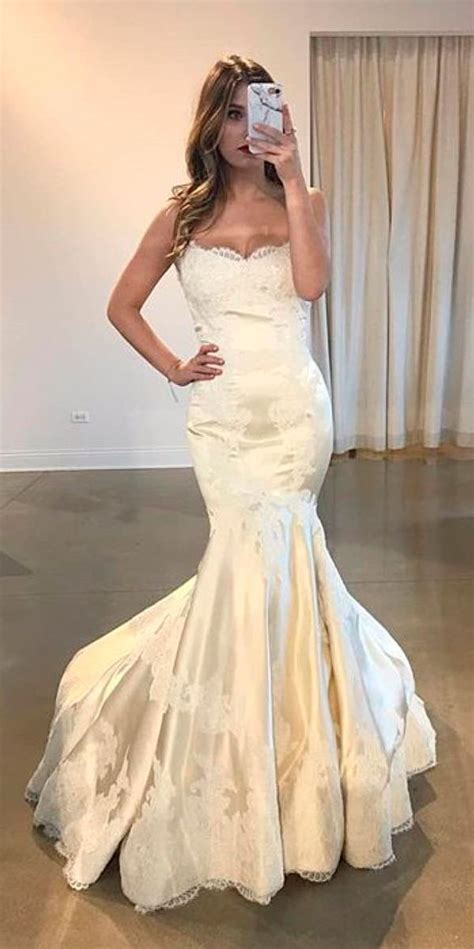 Once you decide which style dress you love most, you can browse by other options such as fabric, length. 30 Beautiful Wedding Dresses By Top USA Designers ...