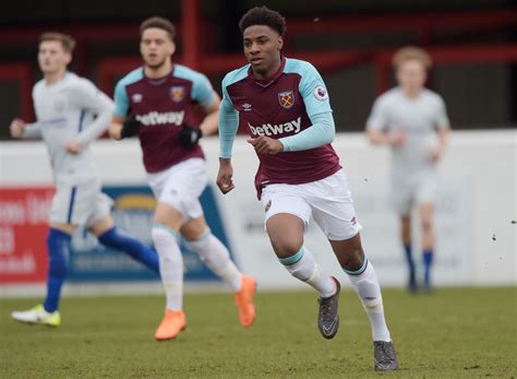 Oladapo Afolayan Follows Reece Oxford Out Of West Ham On Loan Report