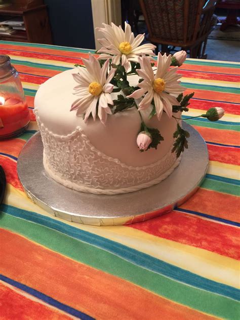 Daisy Cake Cakecentral Com Daisy Cakes Cake Cake Decorating