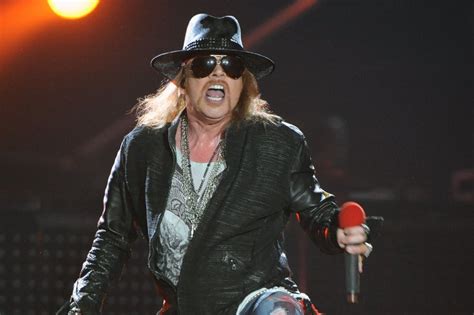 Fans Boo Jeer Guns N Roses For Announcing Wrong City