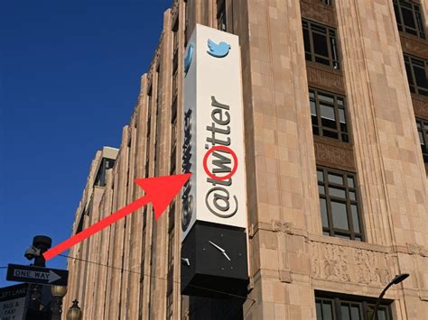 Elon Musk Painted Over The W On Twitters Sign At Its San Francisco
