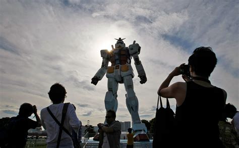 Giant robo (ジャイアントロボ, jaianto robo), also known as johnny sokko and his flying robot in the united states, is a manga and tokusatsu series created by mitsuteru yokoyama. A robot movie phenomenon is coming