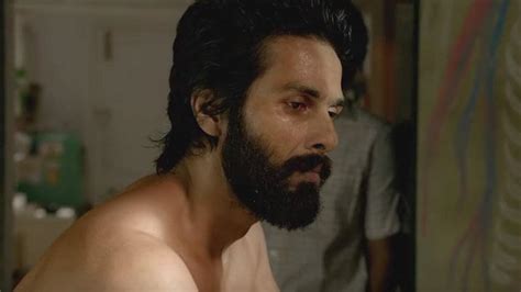Kabir Singh Trailer Shahid Kapoor Teaches Kiara Advani Lesson In Human Anatomy Bollywood
