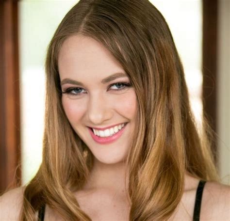Samantha Hayes Biography Wiki Age Height Career Videos More