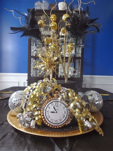 These sparkly, celestial decorations are so awesome, you'll want to leave them up all year. 35 Stylish DIY New Years Eve Party Ideas | Ultimate Home Ideas