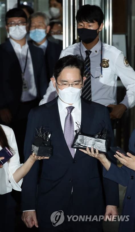 Seoul Court Denies Arrest Order For Samsung Heir Lee Jae Yong The Standard