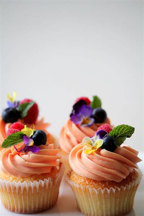 Browse our unique offering of cosmos flower seeds including varieties with double blooms and tubular petals, in a range of trending colors. Edible flower Cupcakes! | Edible, Edible flowers, Flower ...