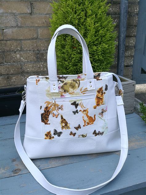 faux-leather-bag,white-leather-bag,large-white-leather-bag,cat-theme-bag,large-handbag,leather