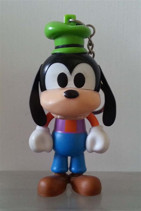 7 11 Disney Mickey Mouse And Friends 90th Anniversary Key Chain Goofy