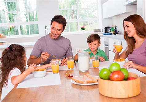 Comer En Familia Clave Para Adquirir Hábitos Alimenticios Saludables Y