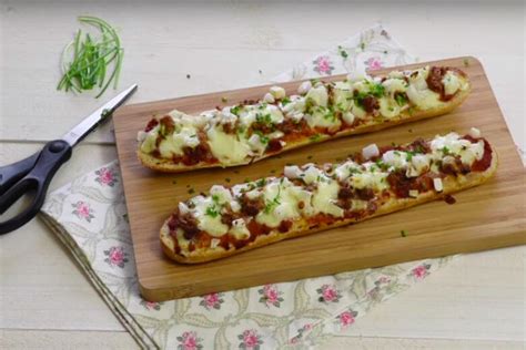 Dit stokbrood gevuld met gehakt is echt een heerlijke lunch Probeer