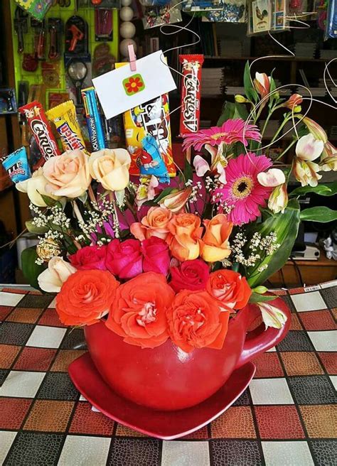 Arreglo Floral Con Dulces En Taza Gigante Invite Invitations Mothers