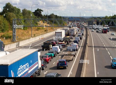 M25 Traffic Jam Hi Res Stock Photography And Images Alamy