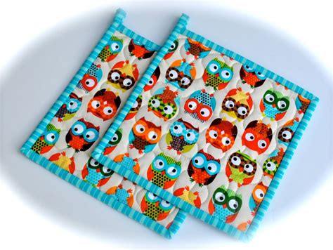 Bright Owls Set Of Two Quilted Potholders Etsy Quilted Potholders Owl Quilt Pot Holders