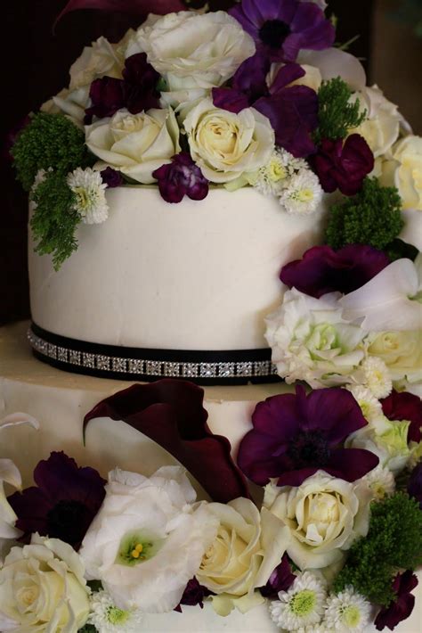 Exquisite Cookies 3 Tier Wedding Cake With Fresh Flowers