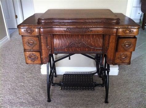Are old sewing machines better? 110 best Vintage White Sewing Machines images on Pinterest ...