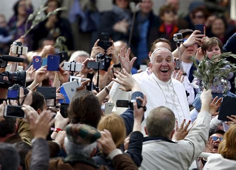 Pope Francis Likens Suffering Refugees To Jesus Christ Laments Global