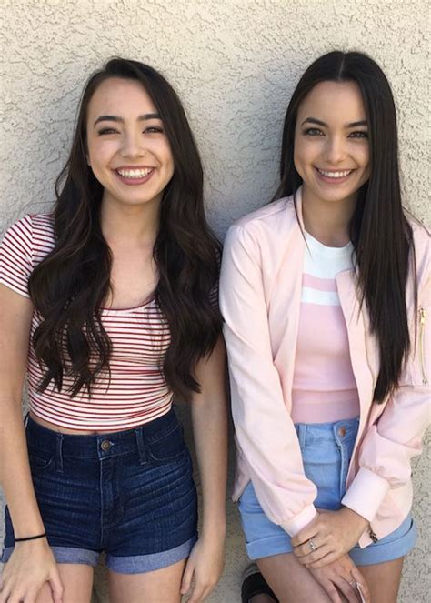Pin By Sai On Youtubers Merrell Twins Famous Twins Merrill Twins