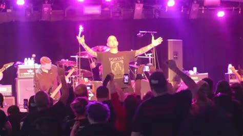 See Phil Anselmo Dedicate Intense Cover Of Pantera S Slaughtered To