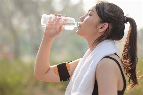 Hydrating Before During And After Exercise How To Ramp Up Your