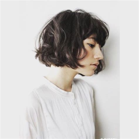Modern and blonde blunt bob cut, with fine full bangs, look really adorable also classy for young ladies. Favorite haircut of the day. Wavy, blunt bob with thick ...