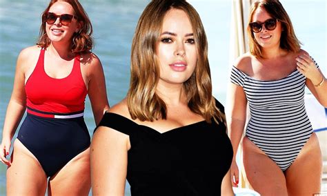 Sexy Tanya Burr Shows Off Her Curvaceous Body At The Beach Superfame