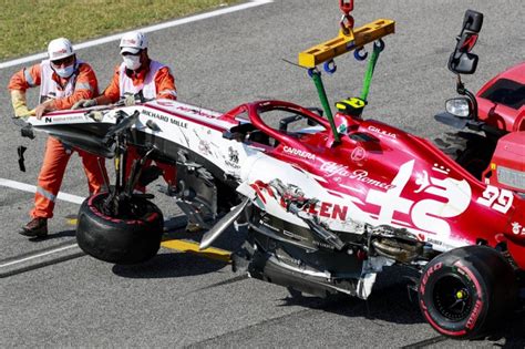 F1 Tuscan Gp Early Red Flag After Multi Car Crash On Safety Car Restart