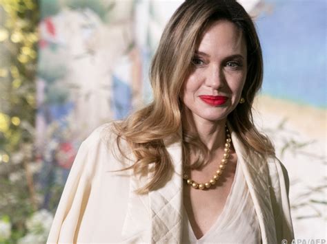 Angelina Jolie Spricht über Ihr Mode Projekt Atelier Jolie Südtirol