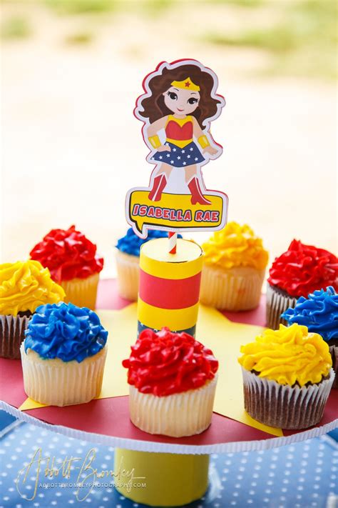 Diy Wonder Woman Cupcake Stand Cumpleaños De La Mujer Maravilla
