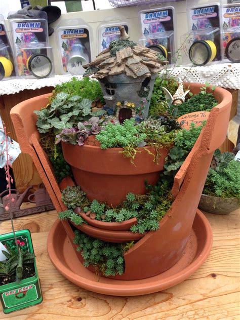 Put your soil in the pot and position your bits of broken pot, starting with the largest down to the smallest. Fairy garden in a broken pot.....cute... | Fairy Gardens ...