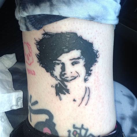 If you're not a teenage girl, you'd be forgiven if you weren't familiar with harry styles. Harry Styles Face Tattoo - Tattoos of Famous Musicians ...