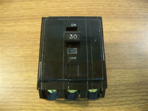 Square D Qo Circuit Breaker Qo330 30amp 240volt 3pole 10ka Old Used